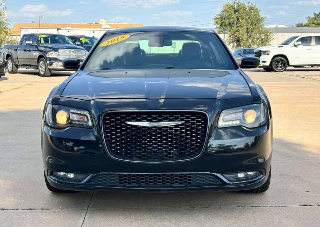 2019 CHRYSLER 300
